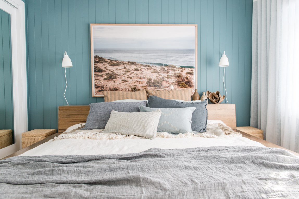 Modern bedroom | Featured image for EasyCraft Panelling product category page.